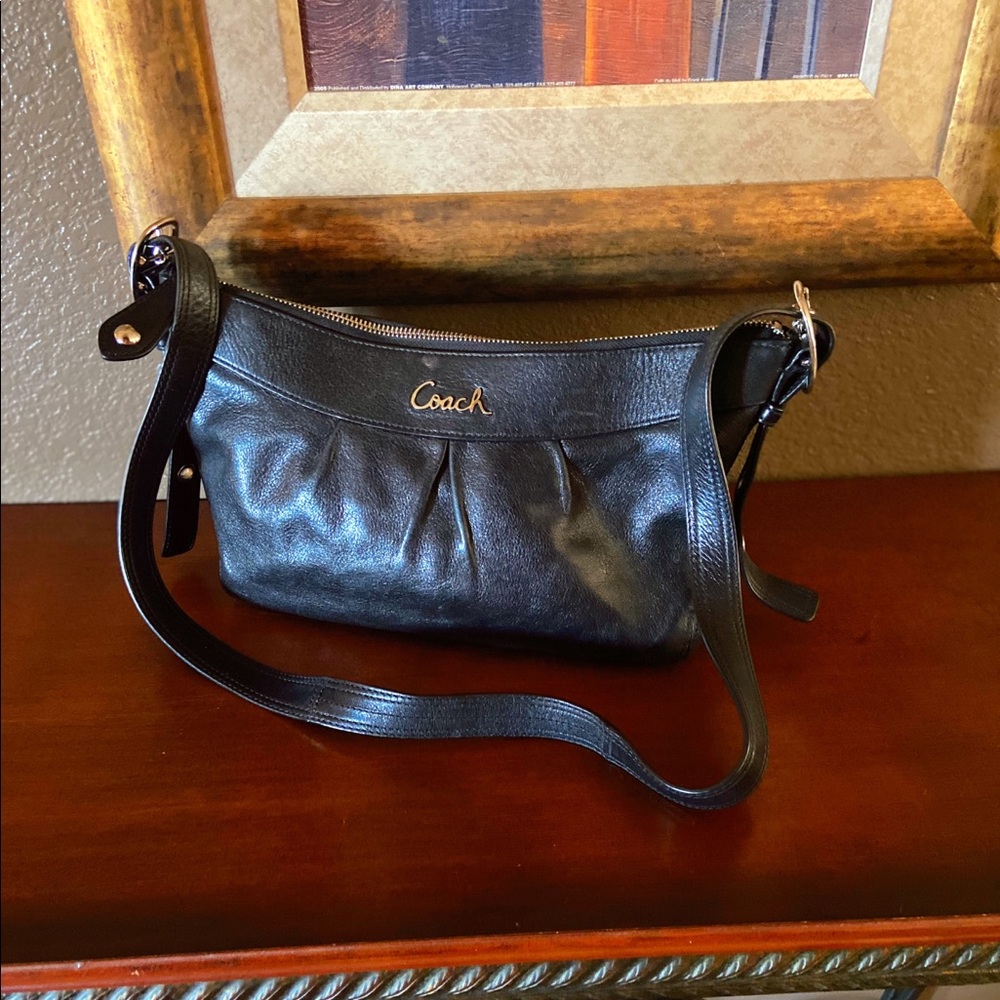 Authentic Coach handbag - Picture 2 of 7